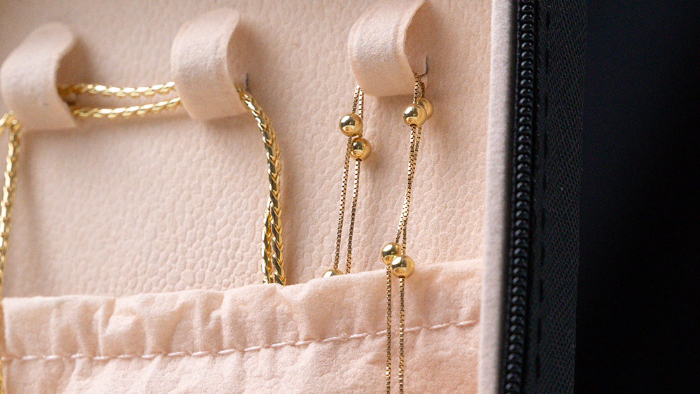 Cuidados diários com joias de ouro 10K