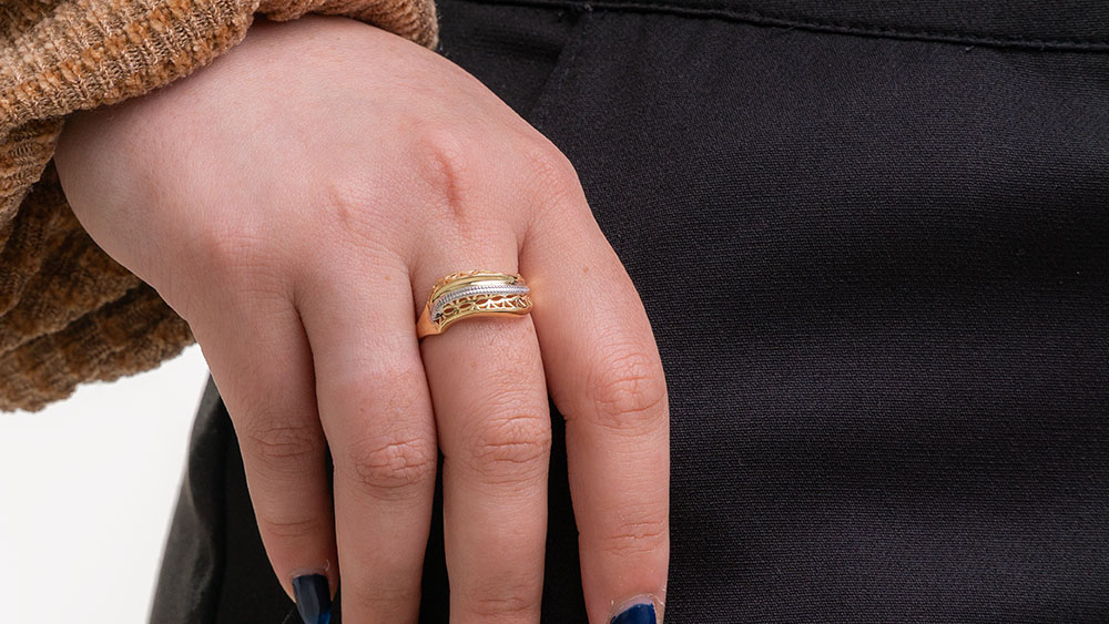 Ouro 10K em peles neutras