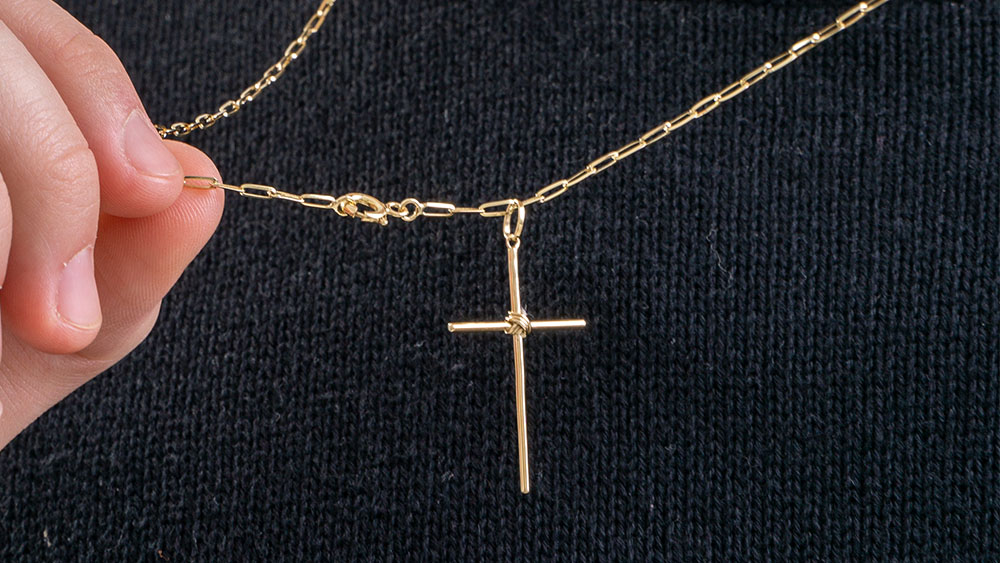 Pingentes e escapulários significado, fé e identidade