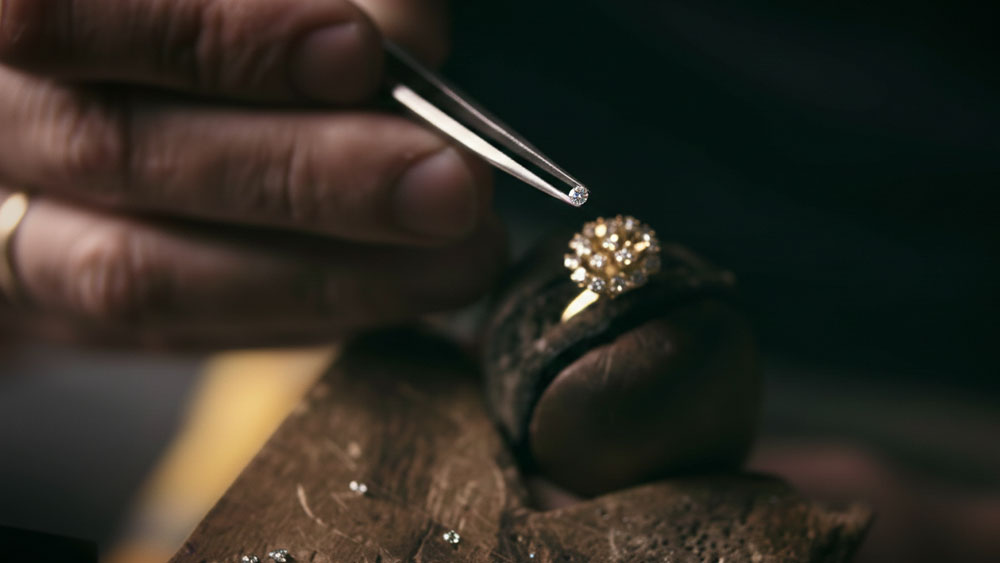 Como é feito o diamante de laboratório