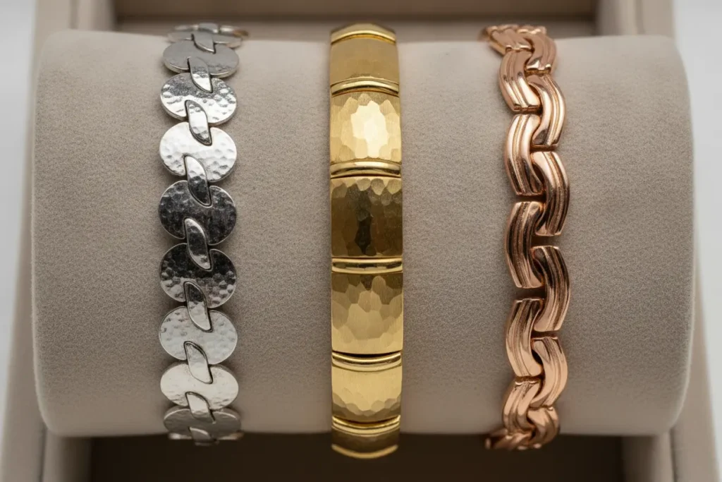 Tipos de ouro e acabamentos de bracelete feminino